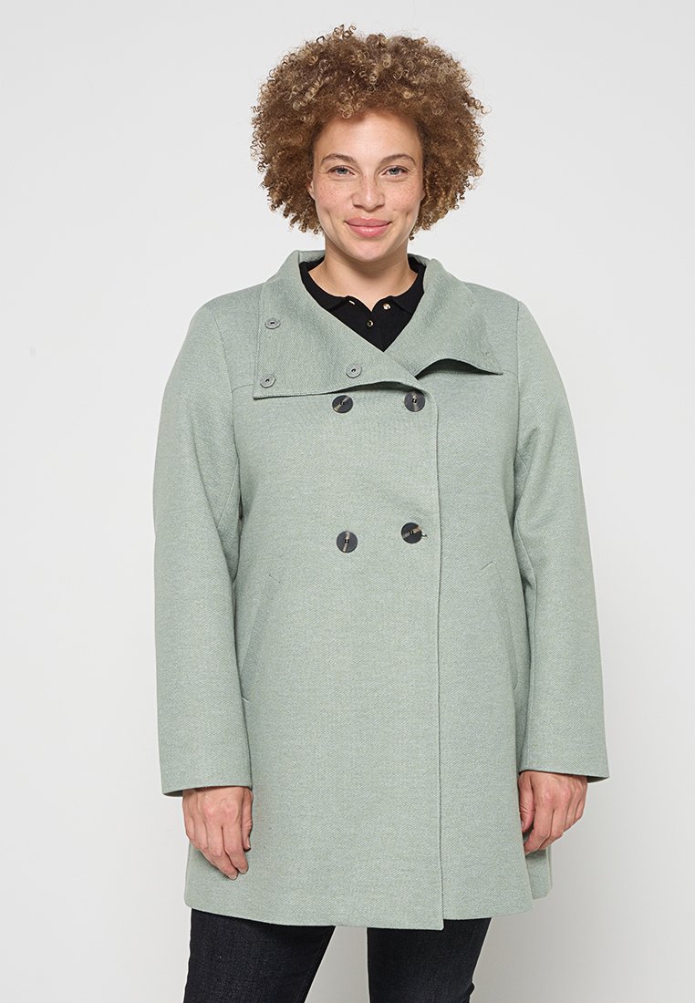 ONLY Carmakoma Mantel groen