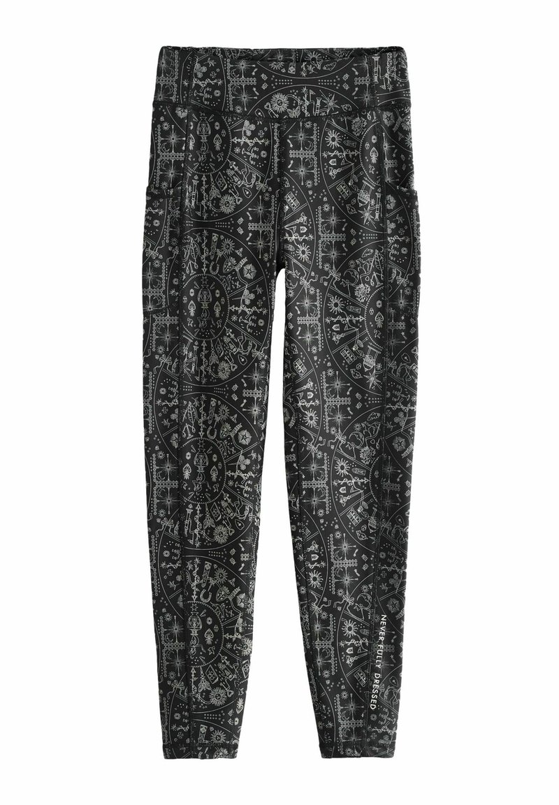 Leggings neri con un motivo astratto argento caratterizzato da disegni circolari, tasche laterali e dettagli testuali "Mai. Stato. Vestito."