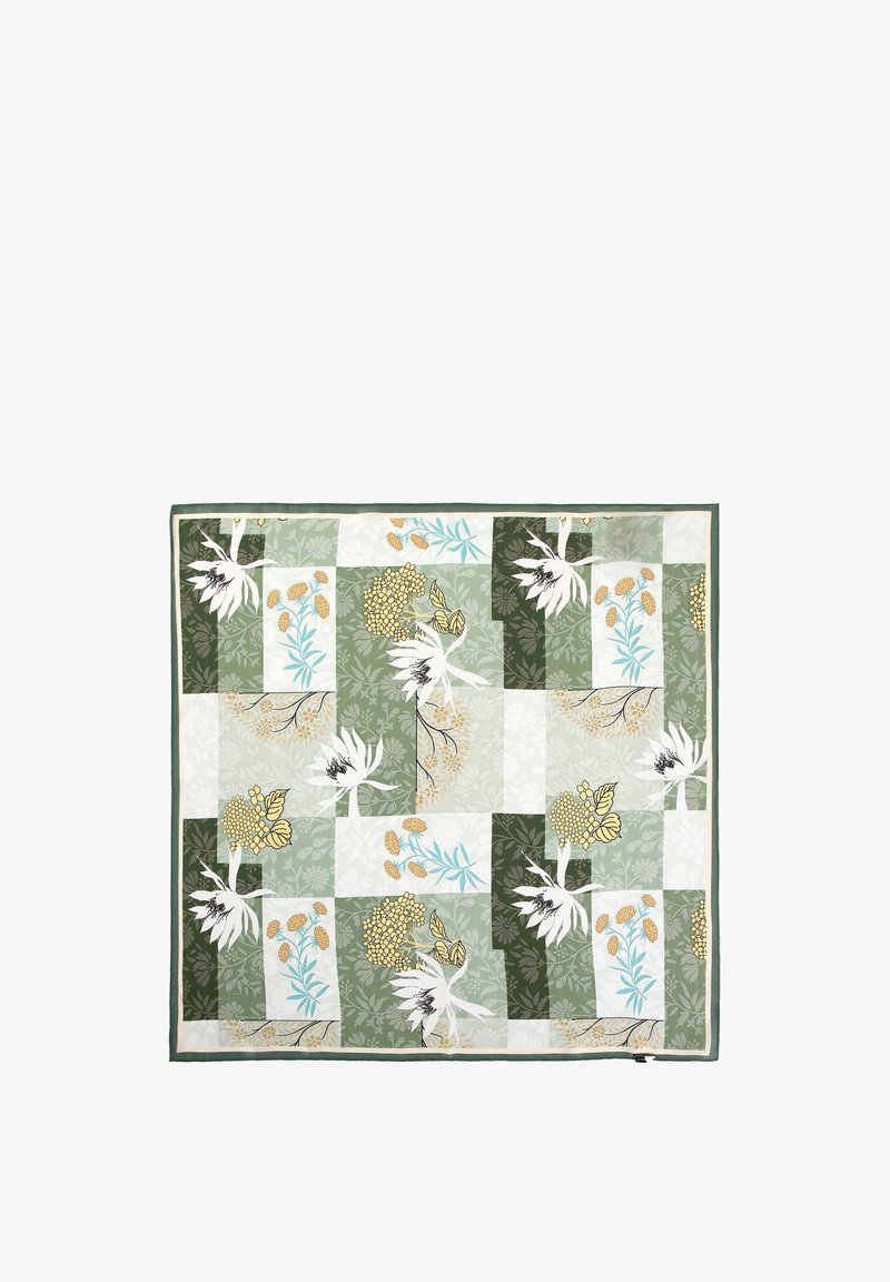 Multicolore vierkante sjaal met een patchworkontwerp met bloemenmotieven in tinten groen, wit en accenten van geel en blauw.