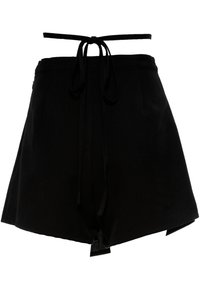 Sorte shorts laget av myk stoff, med en knytting i midjen, vid passform og skrå hemkanter. Enkelt design uten synlige mønstre.