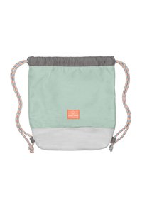 Mátově zelený stahovací batoh s šedým vrškem, bílým dnem a vícerozměrnými pletenými popruhy. Obsahuje malou oranžovou nálepku s logem.