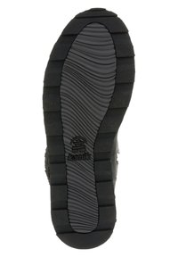 Zwarte rubberen buitenzool met een golvend patroon, voorzien van ribs en een logo. De zool is plat en breed, ontworpen voor grip.