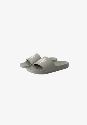 Grijze slip-ons gemaakt van rubber, met brede banden en een wit geometrisch logo, en een comfortabele platte zool.