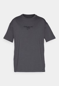 Nike Performance CHELSEA NIKE MAX90 WORD MARK TEE - Osnovna majica kratkih rukava - anthracite
