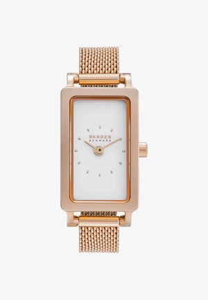 Montre rectangulaire en or rose avec cadran blanc, index horaires minimalistes, deux aiguilles et bracelet en mesh, marque Skagen Denmark.