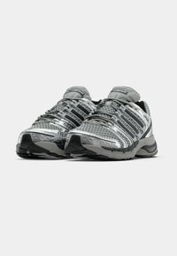 adidas Originals ADISTAR CONTROL - Treniņu apavi - grey two/core black/silver-coloured metallic