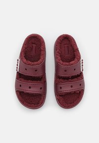 Crocs CLASSIC COZZZY - Papuče - garnet