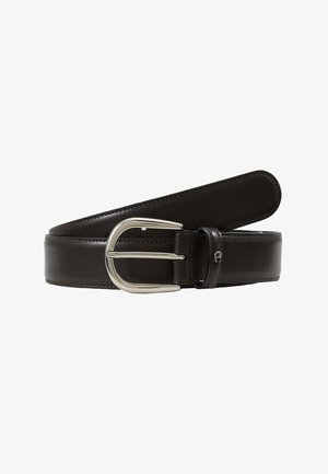 Brauner Leder-Gürtel mit glatter Textur und einer silbernen Metallschnalle. Verfügt über eine saubere Naht entlang der Kanten und eine einzelne Schlaufe in der Nähe der Schnalle.