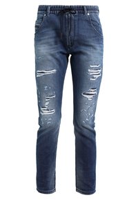 Jeans de mezclilla azul oscuro con un corte relajado, que presentan detalles desgastados, desgarros y una cintura con cordón. Diseño de pierna recta.