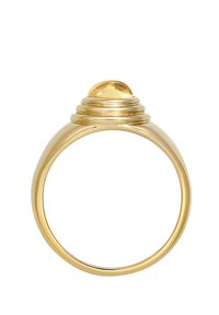 Goldring mit glattem Band, ausgestattet mit einem kuppelförmigen Citrinstein und drei konzentrischen Ringakzenten um den Stein auf der Oberseite.