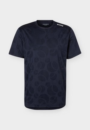 Granatowy sportowy t-shirt z krótkim rękawem, z subtelnym wzorem piłek tenisowych i logo "BORG" na prawym ramieniu.
