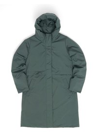 Grüner gepolsterter langer Mantel mit Kapuze, ausgestattet mit einem vollständigen Frontreißverschluss, seitlichen Taschen und einer glatten Textur. Schlichtes, funktionales Design.