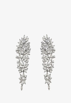 Orecchini a goccia in tonalità argento che presentano cluster floreali di pietre trasparenti, a forma di pera e taglio marquise con intricate decorazioni e pendenti accentuati.