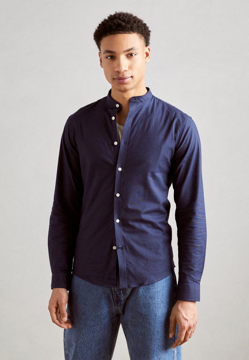 Lindbergh - OXFORD MANDERIN SUPERFLEX  - Camisa - navy, Ampliar