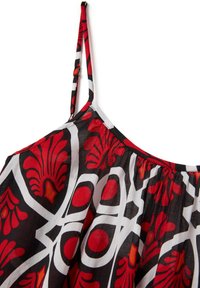 Ärmelloses Stofftop mit floralem Muster in Rot und Schwarz auf weißem Hintergrund, mit verstellbaren Trägern und gerafftem Ausschnitt.