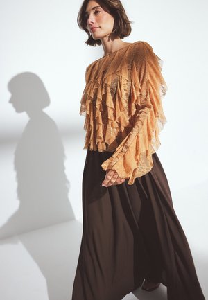 NA-KD FLOUNCE  - Blusa - beige