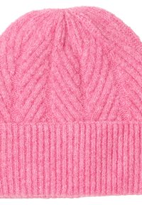 Gorro de punto rosa con un patrón de espiga texturizado en la parte superior y un dobladillo de canalé, hecho de material suave y esponjoso.