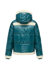 Teal isoleret jakke med hætte, udstyret med faux shearling kant ved kraven og kanten, samt vandret quiltet tekstur.