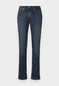 Jean denim bleu foncé à jambes droites avec fermeture par bouton et zip, poches avant et arrière, et détails subtils délavés.