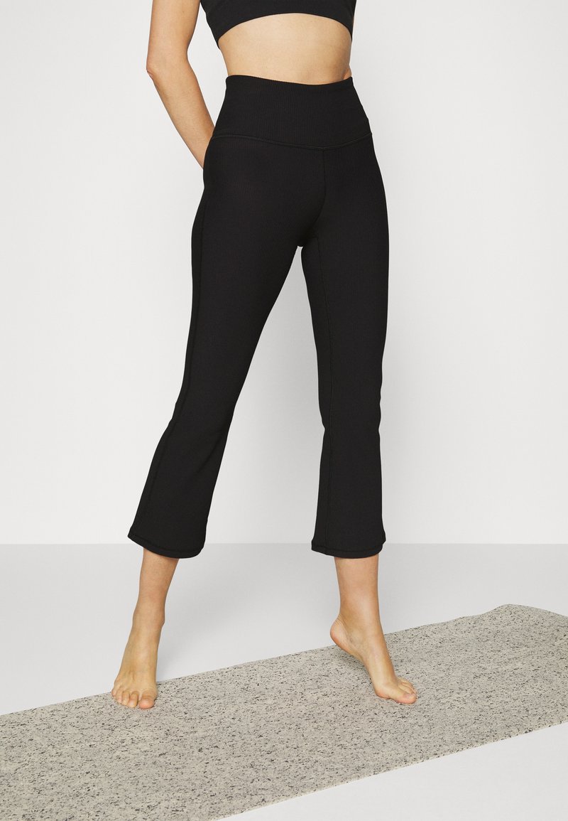 Athleta ELATION RIB CROP FLARE Legging black/noir ZALANDO.FR