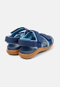 Camper WOUS - Chodecké sandály - blau
