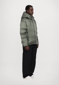 EA7 Emporio Armani GIUBBOTTO - Zimná bunda - beetle
