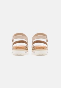 Tamaris Sandalen met plateauzool - beige