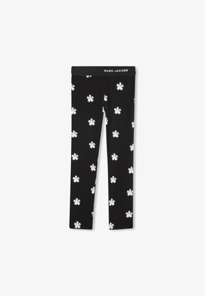 Czarne legginsy z logotypem Marc Jacobs w pasie, z białymi kwiatowymi wzorami równomiernie rozmieszczonymi na materiale, co daje teksturowany wygląd.