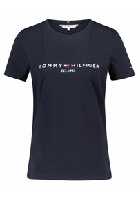 T-shirt de algodão azul-marinho com mangas curtas e decote redondo. O design da frente inclui "TOMMY HILFIGER EST. 1985" em branco com um emblema vermelho e azul.