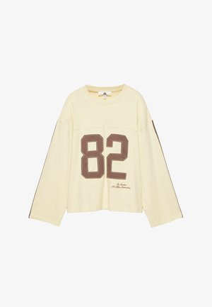 PULL&BEAR, LONG-SLEEVED T-SHIRT WITH NUMBER - T-SHIRT - T-shirt à manches longues - yellow