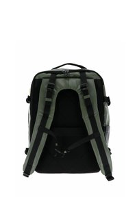 Sac à dos en vert olive et noir, doté de bretelles rembourrées, d'une fermeture à zip et d'une surface texturée avec un intérieur spacieux.