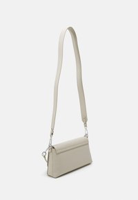 Calvin Klein MUST SHOULDER BAG MONO - Borsa a mano - stoney beige