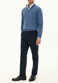 Oscar Jacobson PAT HALF ZIP - Stickad tröja - french blue