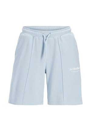 Jasnoniebieskie, casualowe szorty z elastycznym pasem, sznurkiem, bocznymi kieszeniami, przednimi szwami oraz białym logo "JJ Studios" na lewej nodze.