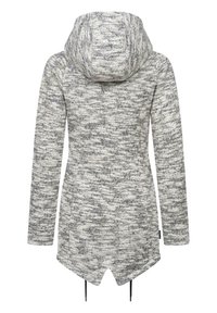 Manteau en tricot gris avec un motif texturé, manches longues, capuche et dos légèrement allongé. Présente un ourlet courbé avec des lacets.