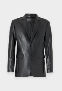 Schwarzer Kunstleder-Blazer mit Reverskragen, zwei Knöpfen und Fronttaschen. Glatte Textur mit taillierter Passform und strukturiertem Design.