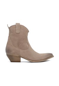 Stivale alla caviglia in suede beige con punta affusolata e tacco basso impilato. Presenta una linguetta laterale per una facile calzata e una texture liscia.
