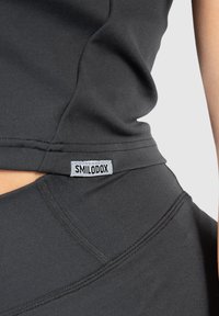 Smilodox CROP  czarny