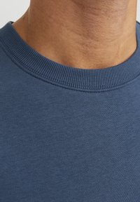 Jack & Jones JJESTAR CREW NECK - Sweatshirt - ensign blue