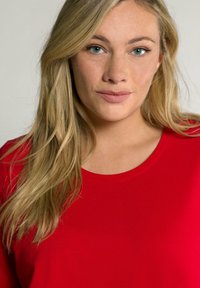 Ulla Popken RUNDHALSAUSSCHNITT - T-shirt basic - red