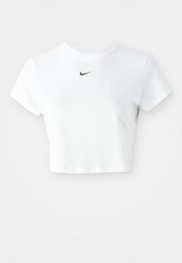 Baltas trumpas medvilninis marškinėliai, turintys trumpas rankoves ir apvalią iškirptę, su juodu Nike logotipu ant krūtinės.