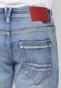 Koroshi Egyenes szárú farmer - azul cl light blue
