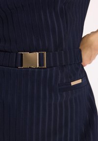 Makalu - Sukienka etui