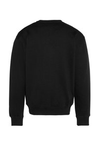 Sudadera negra con cuello redondo, mangas largas y puños acanalados. Tela suave sin logotipos ni patrones visibles. Vista trasera lisa.