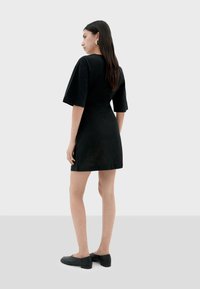 Thinking Mu KIM - Vestido informal - black