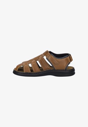 Bruine leren sandal met een open ontwerp, meerdere bandjes, gestikte details en een duurzame zwarte rubberen zool.