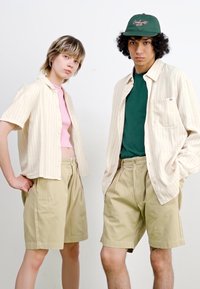 Service Works DRILL PART TIMER UNISEX - Σορτς - khaki