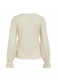 Crèmewitte langemouwen kantblouse met pofmouwen en gerimpelde manchetten, weergegeven vanaf de achterkant op een witte achtergrond.