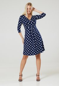 Chelsea Clark FLARED MATERNITY 3/4 SLEEVES - Rochie din jerseu - dark blue/white