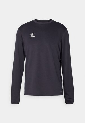 Mørk langærmet træningsskjorte lavet af blødt materiale. Har rund hals og hvidt logo på venstre bryst. Glat tekstur med minimalistisk design.